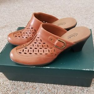 Clarks mules, bendables